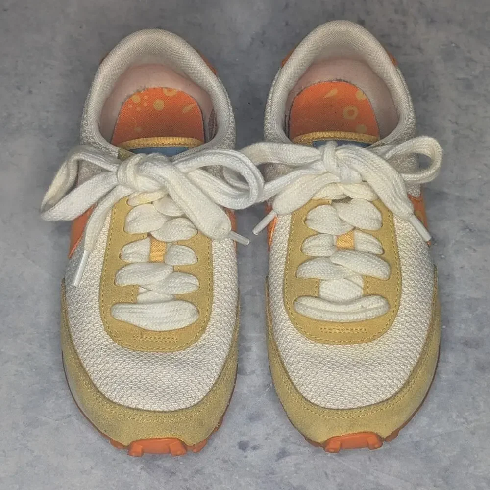 Nike Women's Daybreak Sneakers Paisley Swoosh Pale Ivory Magma Orange, Size 6.5